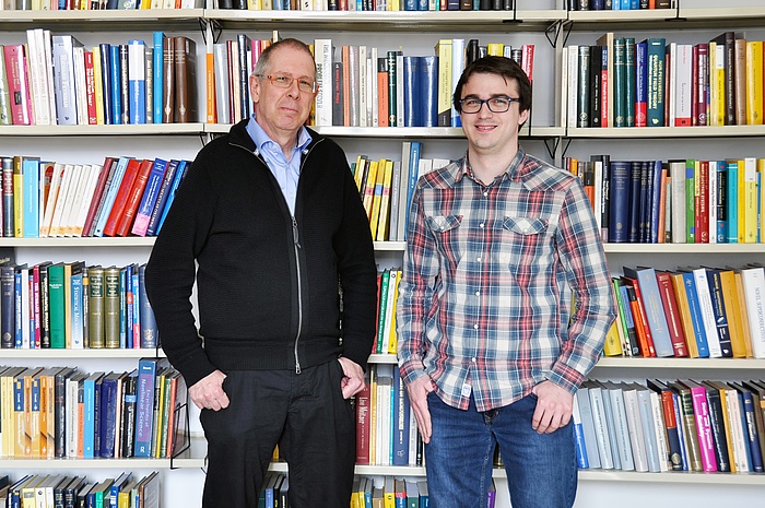 Winfried Kernbichler and Gernot Kapper in the library of the Institute of Theoretical Physics.