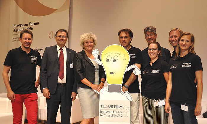  Foto von Mario Fallast, Wilfried Eichlseder, Sabine Seidler, Roland Waldner, Harald Kainz, Azra Gradincic, Stefan Posch, Julia Jantschgi am TU Austria Innovationsmarathon.