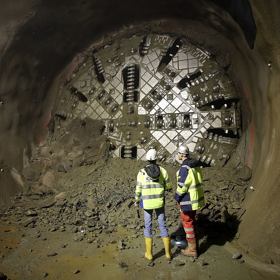 Two engineers in a tunnel with a tunnel boring machine