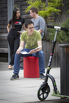 Drei Studierende am Campus Neue Technik