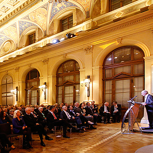 Members of the Alumni-Network at a lecture in the assembly hall of TU Graz. Photo source: alumniTUGraz 1887 - Nestroy