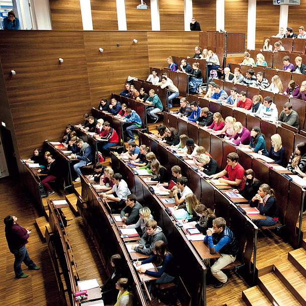 Lecture at one of the auditoriums of TU Graz, photo source: Lunghammer - TU Graz