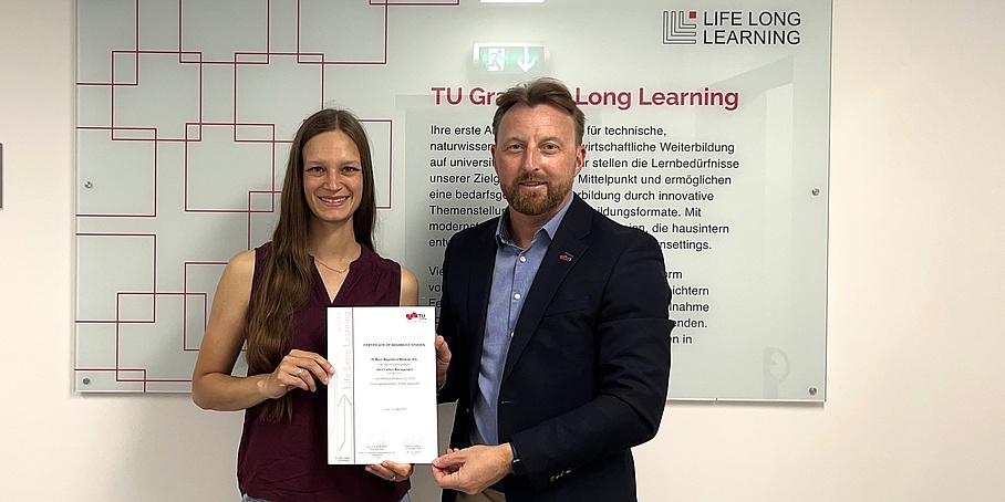 Zero Carbon Management Absolventin Maria Malacek und Programmmanager Helmut Aschbacher 