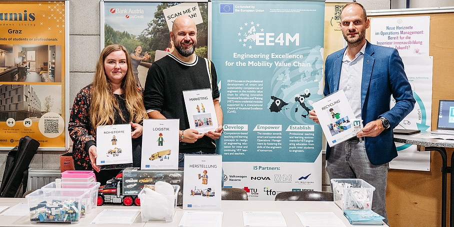 Adele Hössinger, Stefan Ladinig und Manuel Woschank an der Projektstation von EE4M 