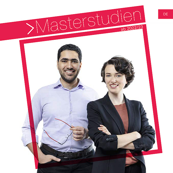 Zwei Personen in Hemd und Blazer lachen in die Kamera