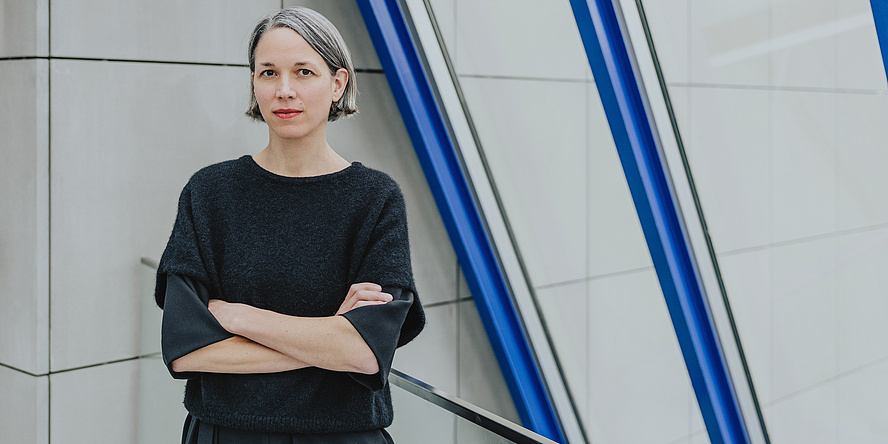 ein Portrait von Eva Mair.