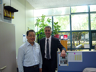 Wolfgang Sanz and Dr. Ahn, head of the Dept. of Eco-Machinery System, during his visit of the Korea Institute of Machinery & Materials in Daejeon, South Korea