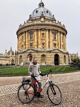 Our colleague Patrick Jagerhofer spent 6 months as a visiting scientist at the Osney Thermo-Fluids Laboratory in Oxford. He worked on impingement cooling experiments at extreme temperature ratios. Here we see him with his TU Graz bike in front of the Radcliffe Camera.