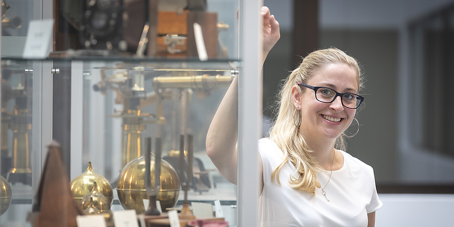 Birgitta Schultze-Bernhardt im Physik-Museum.