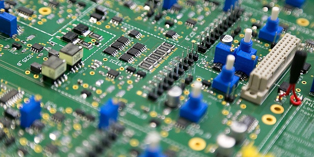 Platine mit elektronischen Bauteilen