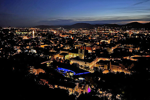 Graz und der Hauptplatz bei Nacht