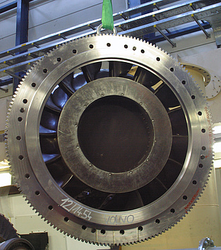Turning mid turbine frame (Volvo Aero) with a 360° rotating inlet plane for fully traversed pressure and temperature measurements.