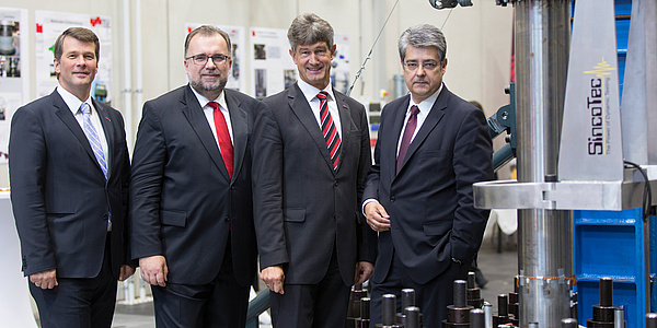 Rektor Harald Kainz und Vizerektor für Forschung, Horst Bischof, mit Führungskräften der Siemens AG, Bildquelle: Lunghammer – TU Graz