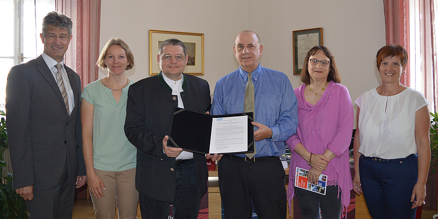 TU Graz-Rector Harald Kainz together with Claudia Jansen, Office of International Relations and Mobility Programmes, Erich Leitner, Institute of Analytical Chemistry und Food Chemistry at TU Graz, Andy Proctor, University of Arkansas, Fulbright-Austria Bo