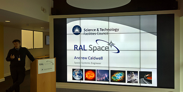 A programme participant gives a presentation. Source: Schrotter – TU Graz