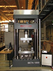 Universalprüfmaschine 1000kN