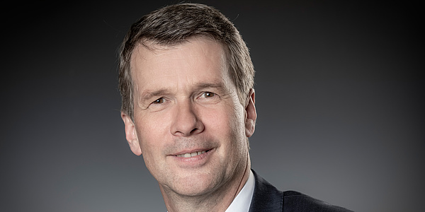 Lächelnder Mann