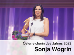 Sonja Wogrin mit der Austria in der Hand.