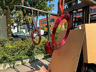 Spokewheel of the annular cascade treated for the color penetration test for crack control