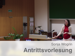 Sonja Wogrin im Hörsaal.