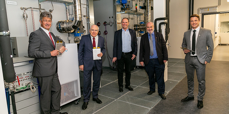 Group of persons in climate chambers