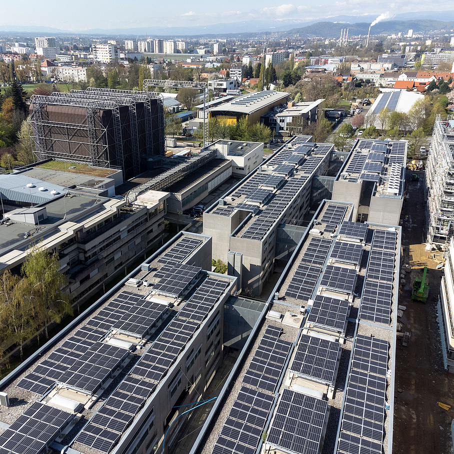 Solarpanele auf einem Dach