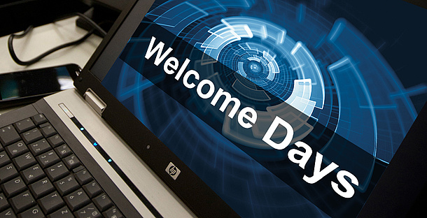 Ein Notebook-Bildschirm zeigt den Text "Welcome Days". Bildquelle: Lunghammer – TU Graz