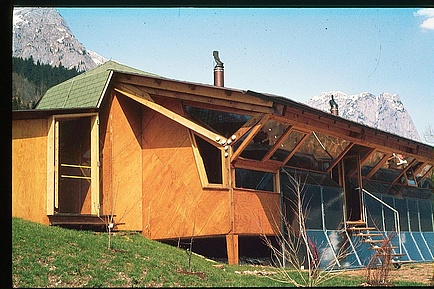 Ein älteres Foto vom Haus Fischer, dem ersten österreichischen Solarhaus am Grundlsee.