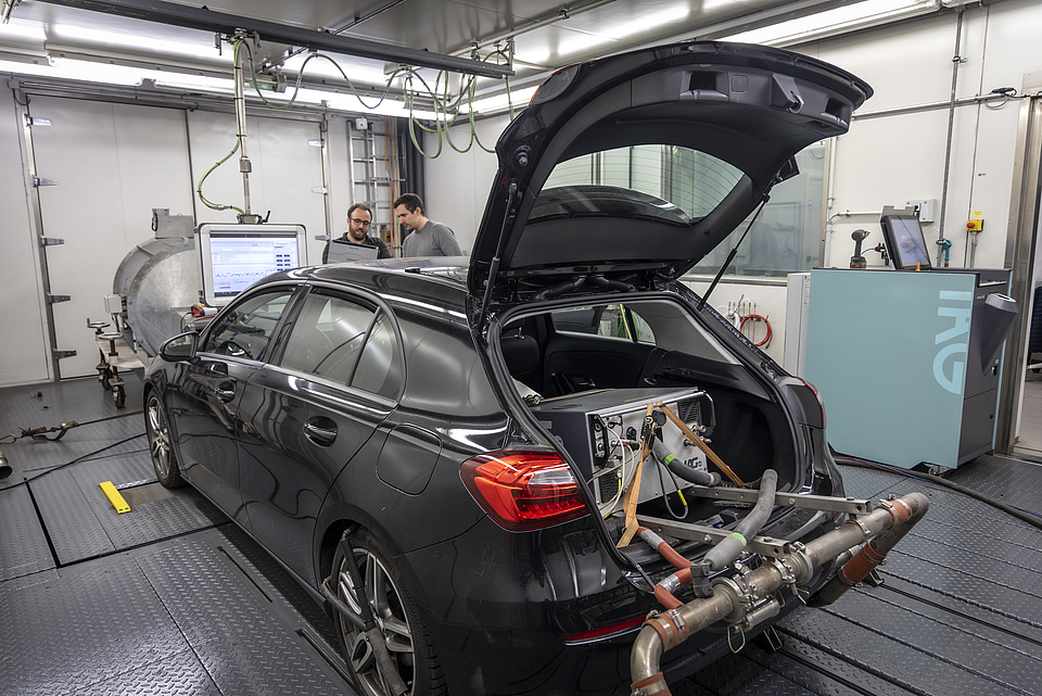 Ein Auto mit Testequipment.