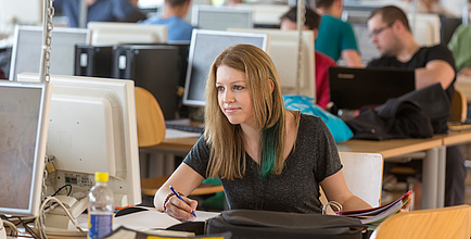 A female student at TU Graz studying at the Computer Lab.