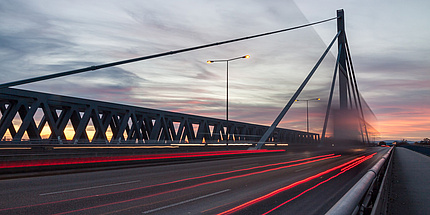 Brücke bei Sonnenuntergang