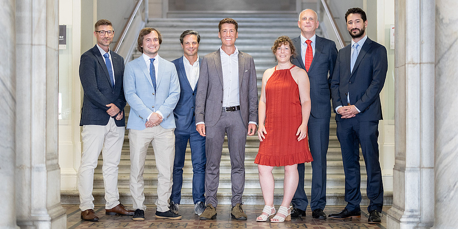 Seven graduates of the university course ‘Planning, construction and operation of major roads’