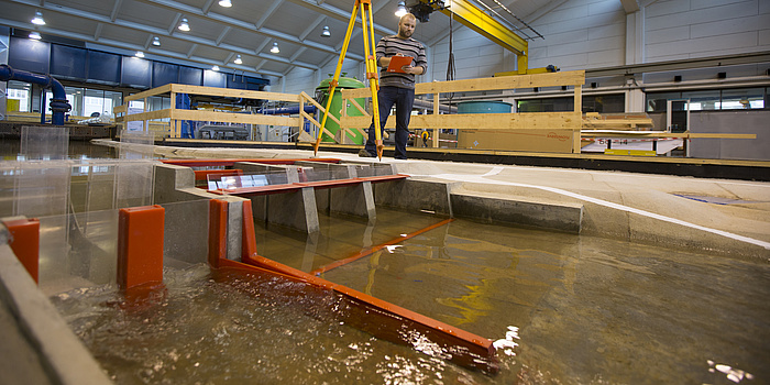 Das Innere der Wasserbauhalle.