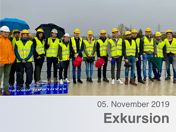 Gruppenfoto der ExkursionsteilnehmerInnen auf dem Murkraftwerk Puntigam.