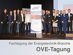 Gruppenbild der 16 TU Graz Teilnehmerinnen und Teilnehmern bei der OVE-Energietechnik-Tagung.