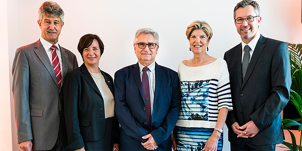 Rektor Harald Kainz, Vizerektorin Claudia von der Linden, Andrea Servida, Leiter der Abteilung „eGovernment and Trust“ der Europäischen Kommission, Karin Schaupp, Vorsitzende des Universitätsrates der TU Graz und Elmar Pichl, Sektionschef im Bundesministerium für Bildung, Wissenschaft und Forschung