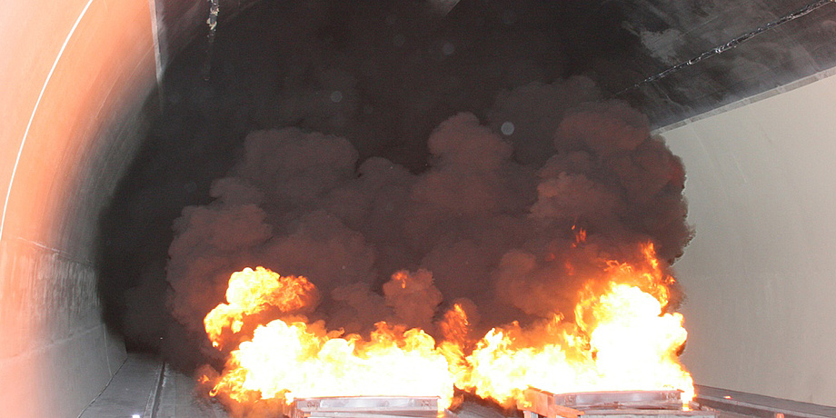 Ein Brand im Tunnel