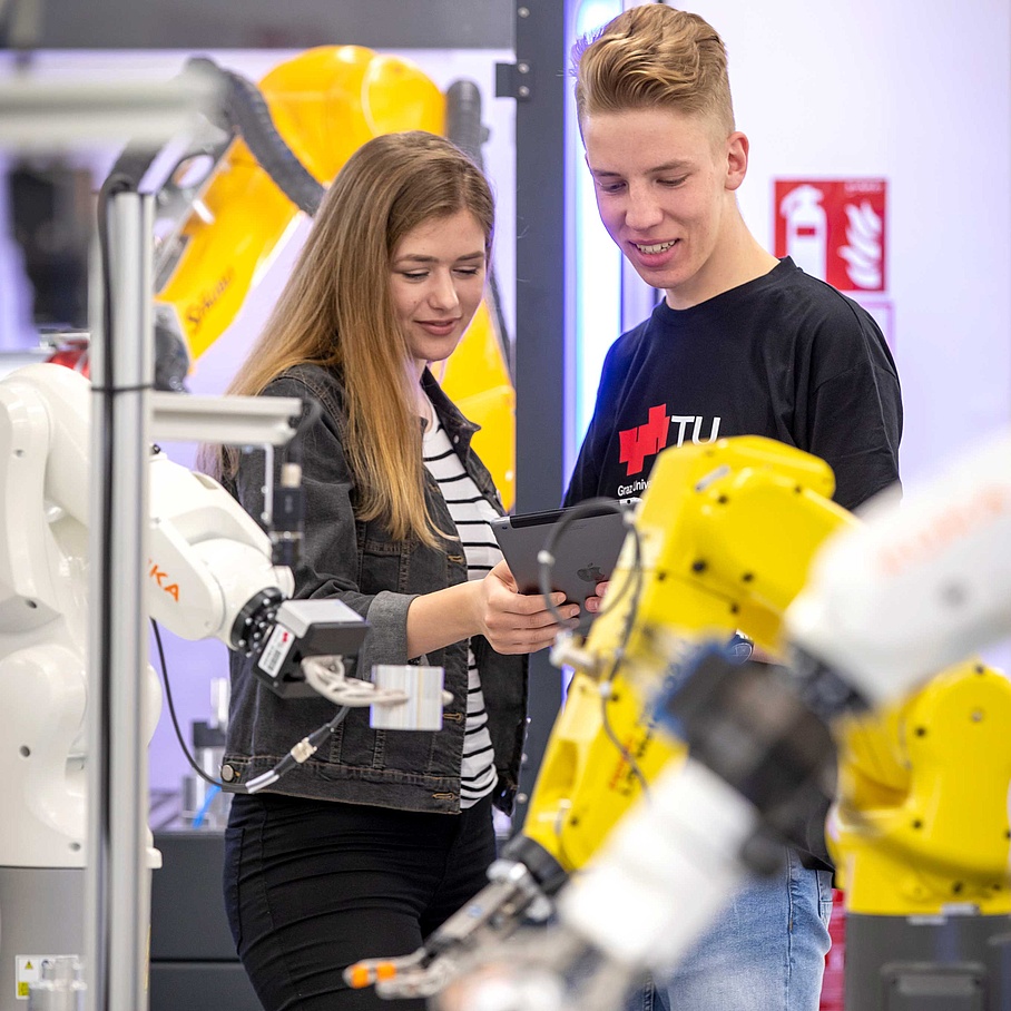 2 young people between machines