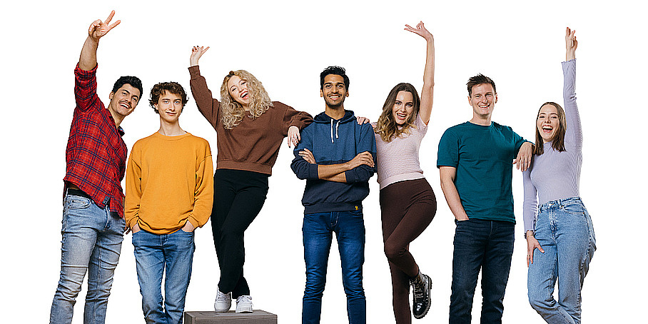 7 students of TU Graz laugh in a celebratory pose at the camera.