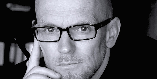 Mann mit Brille