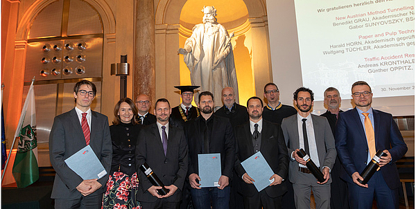 Graduates in the Aula of TU Graz. Source: Lunghammer – TU Graz