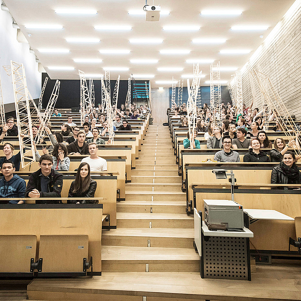 Students in a lecture hall at TU Graz, Source: TU Graz/ITE
