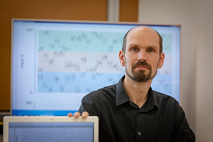 TU Graz researchers in front of computer screens