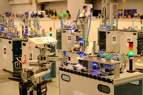 Several machines and the winning robot of Team GRIPS at work