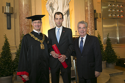 Rektor Harald Kainz, Andreas Eitzlmayr und Bundespräsident Heinz Fischer in der Aula der TU Graz.