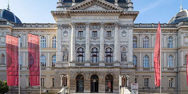 Aula der Technischen Universität - historische Gebäude 