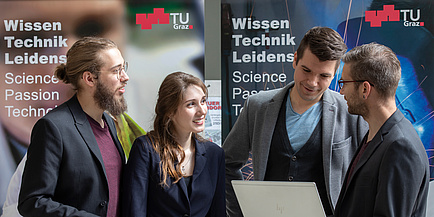 Gruppe junger Studierender an der TU Graz