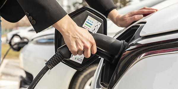Der Tank eines E-Autos.