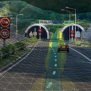 Ein Auto fährt auf einer Autobahn auf eine Tunneleinfahrt zu. Darüber ist eine Simulation gelegt.