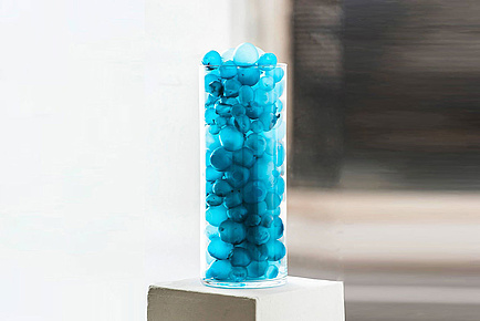 glass cylinder filled with inflated alginate bubbles